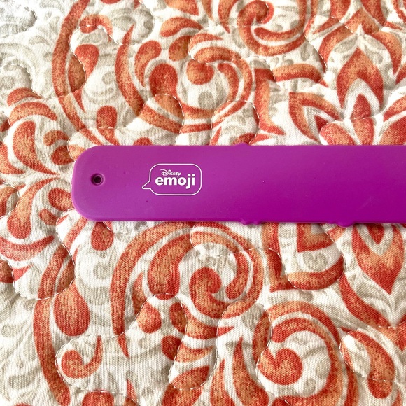 NWOT Disney Parks Emoji Princesses Slap Bracelet - Picture 5 of 10
